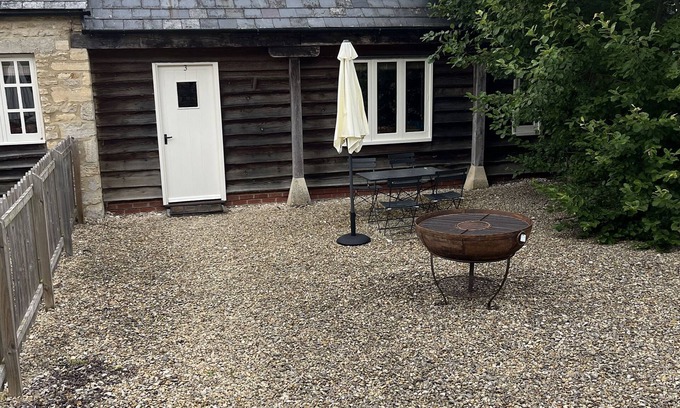 Witney Cottage | Cottage 3 - sleeps 2 guests in 1 bedroom