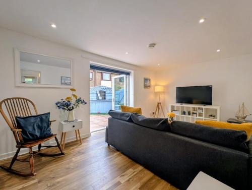 Portsmouth House | Cottage by historical dockyard