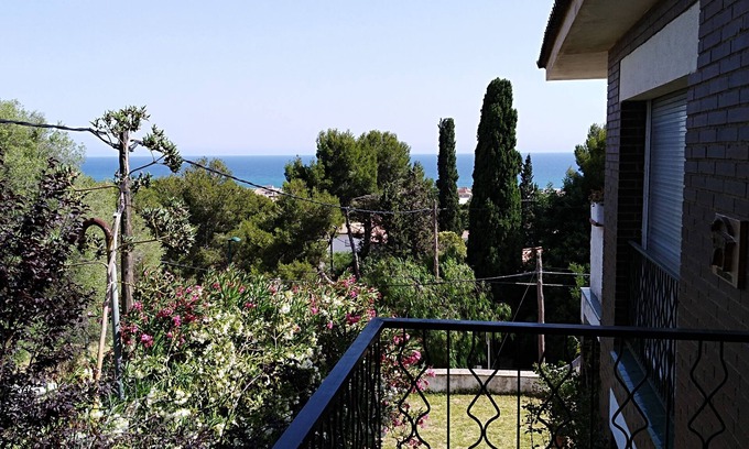 Calafell House | Cottage by the sea, garden, very large terrace, child friendly sandstran