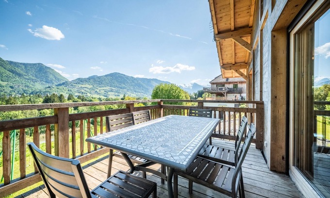 Chatillon-sur-Cluses Cottage | Cottage 'Côté Source' with Lake View, Private Terrace and Wi-Fi