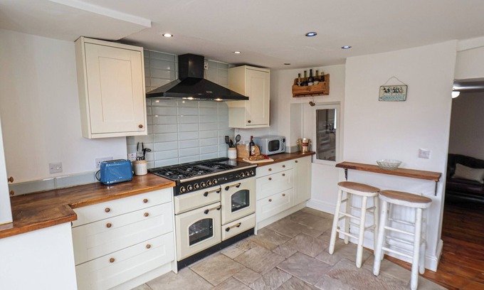 Guisborough Cottage | COTTAGE EIGHTEEN01, pet friendly, with open fire in Guisborough