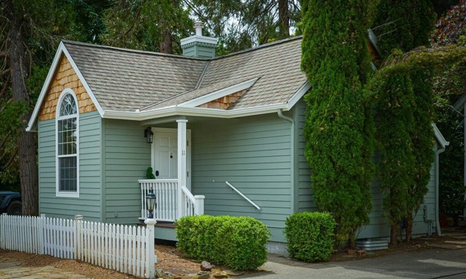 Jacksonville Cottage | Cottage Eleven in the Heart of Jacksonville!
