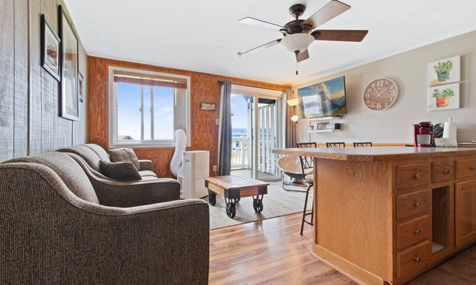 Snowshoe Condo | Cottage Feel with Mountain View Wi-Fi EZ Parking