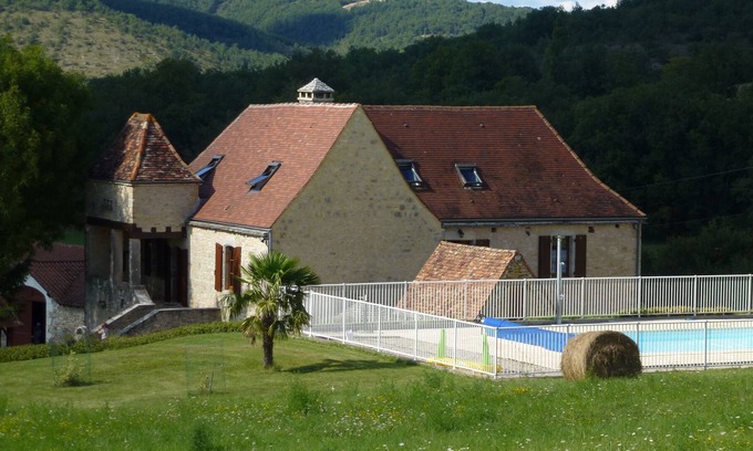 Saint-Germain-du-Bel-Air Cottage | Cottage for 10-14 people at the gates of Périgord Noir, with pool, calm