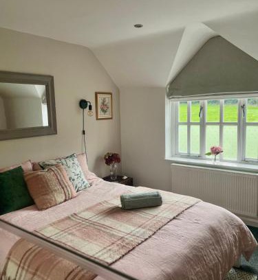 Gloucester Bed & Breakfast | Cottage Guest House Nr Cheltenham on Cotswold Edge
