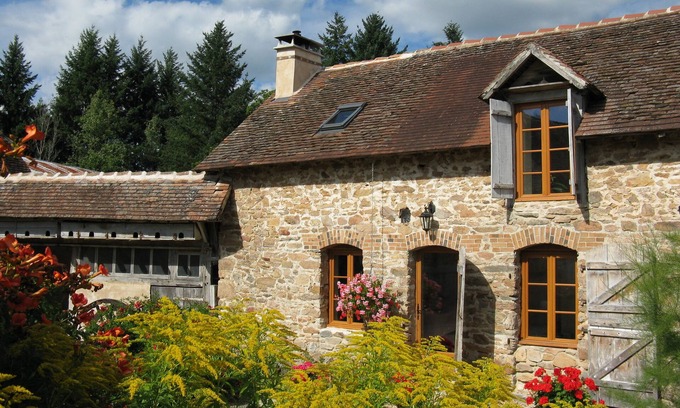 Meuzac Cottage | Cottage in hamlet of Chabrenas with use of swimming poolnOpen April to October