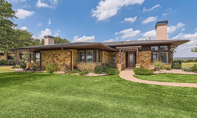 Spicewood Cottage | Cottage in Lakecliff on Lake Travis - Golf, Lake & Hill Country Getaway