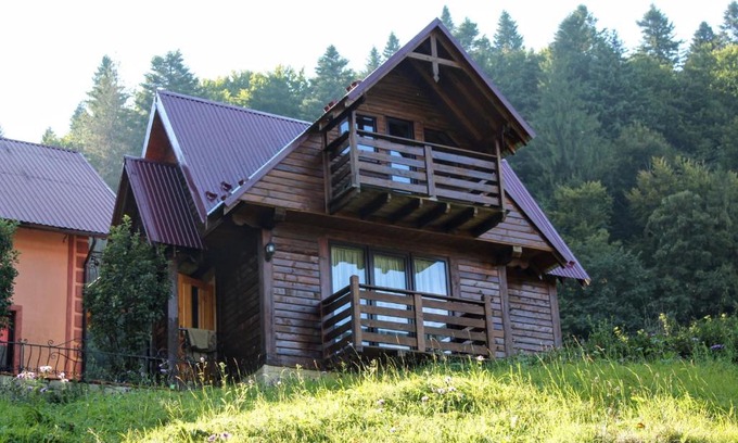 Yaremche Ski Chalet | Cottage "Karpatske Shale"