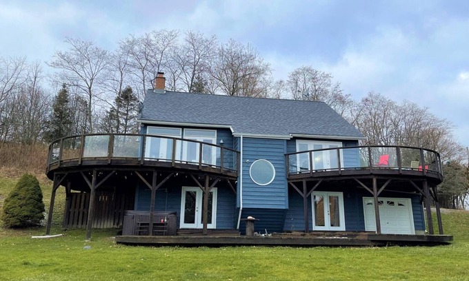 Clarington House | Cottage on Lake Ontario