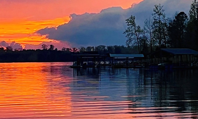 Woodstock Cottage | Cottage on the Lake! Cozy, Lakefront, 4BR house near Atlanta @ Allatoona Lake