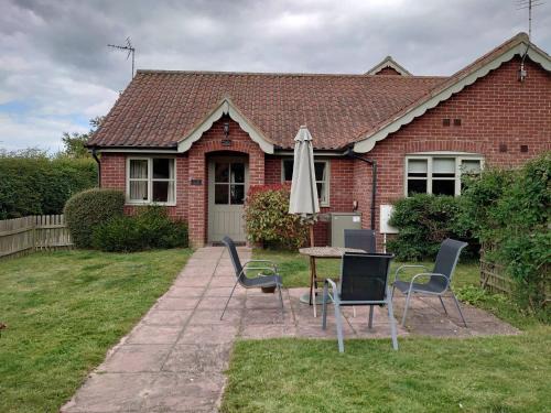 Irstead House | Cottage - Sleep 4 Pet Friendly & Enclosed Garden