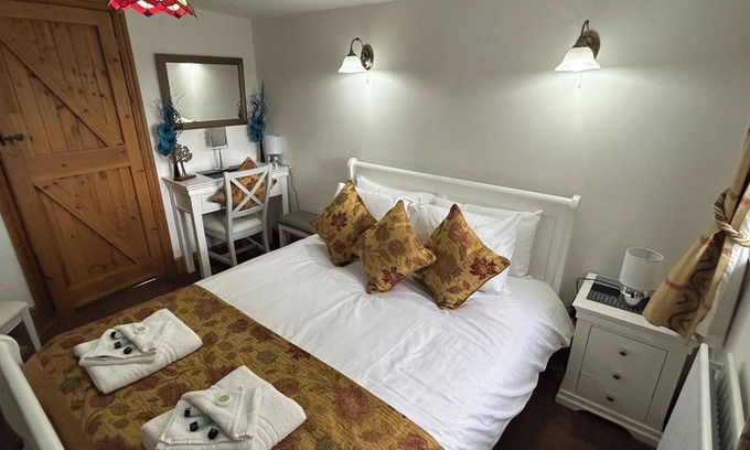 Cauldon Low Cottage | Cottage - Sleeps 6 - Pet friendly - Garden