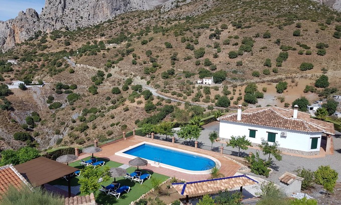 Alora House | Cottage sleeps 8 with pool and barbecue