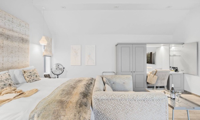 Brayford Hotel | Cottage Suite 2, Kentisbury Grange - a suite that sleeps 2 guests in 1 bedroom