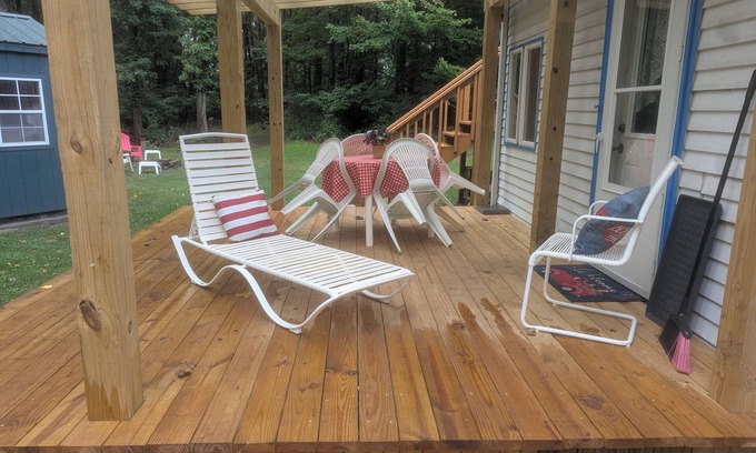 Harbert Cottage | cottage surrounded by field and woods, walking distance to beach