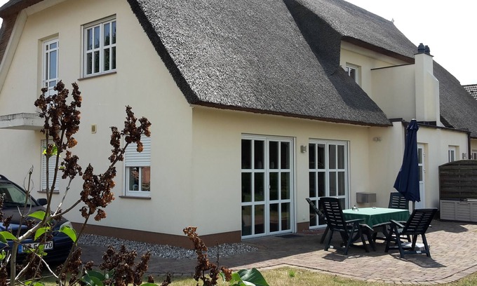 Garz House | Cottage "Tante Waltraut" Barrier-free A with terrace, garden, internet and much more.
