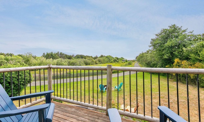 Grayland Cottage | Cottage w/Sundeck near Beach | WiFi