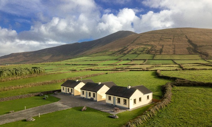 Ballyferriter Cottage | cottages located on tip of scenic Dingle Peninsula
