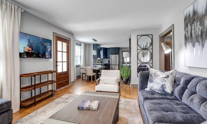 Sylvan Park House | Cottonwood-Patios & Casita-Heart of Sylvan Park