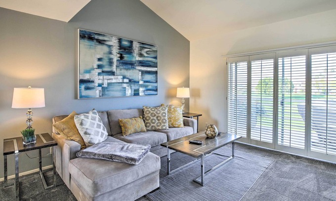 La Quinta Condo | Country Club Condo w/Pool + Hot Tub Access!