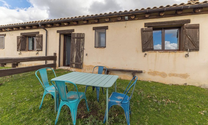 Santo Tome del Puerto House | Country House 'Cabra' with Mountain View, Private Garden and Wi-Fi