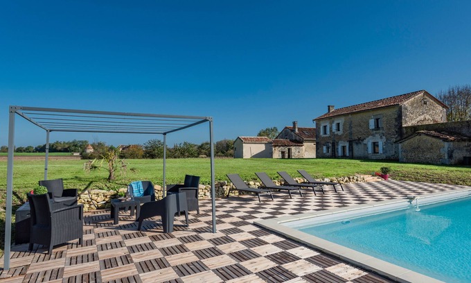 Champagne-et-Fontaine House | Country house with private pool and lovely views