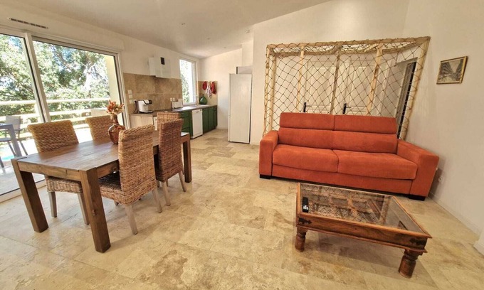 Six-Fours-les-Plages House | Country house close to the sea and amenities. Sleeps 6
