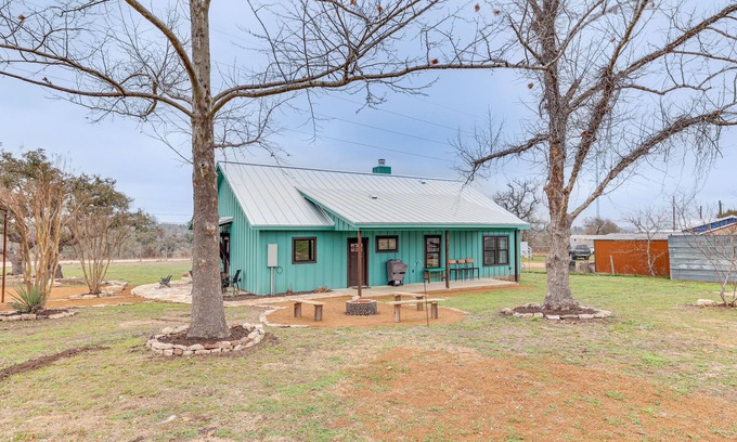 Fredericksburg House | Country Home Near Fredericksburg: Fire Pit & Grill