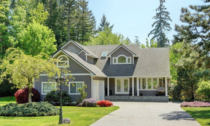 Brentwood Bay House | Country Home on Garden Gate Drive