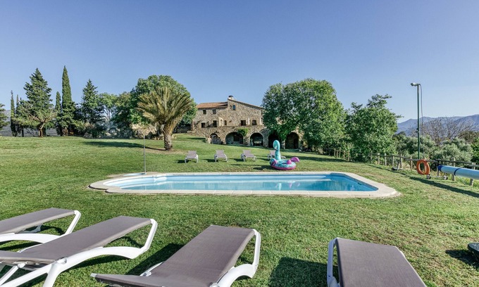 Agullana Villa | Country House 'Can Palau' with Mountain View, Private Pool and Wi-Fi