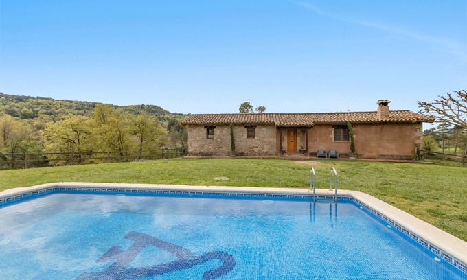 Sagas House | Country House 'El Molí De Canellas' with Mountain View, Private Pool and Wi-Fi