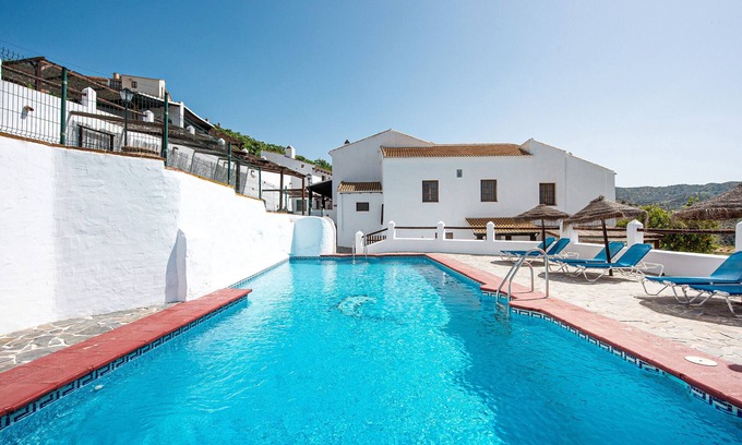 Malaga House | Country House 'El Pajar' with Lake View, Shared Pool and Wi-Fi