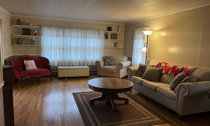 Savona House | Country house in the Finger Lakes region