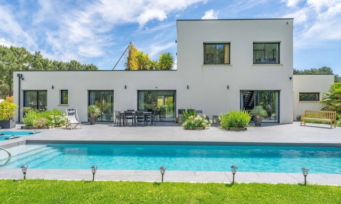 La Palmyre Villa | Country House 'La Lagune' with Private Pool, Private Terrace and Wi-Fi