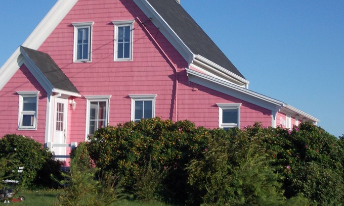 L'Etang-du-Nord House | Country house on large estate near beach & restaurants
