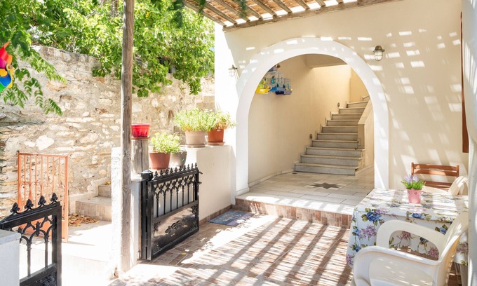 Melanes Villa | Country House 'Villa Emmanuela' with Mountain View, Private Terrace and Wi-Fi