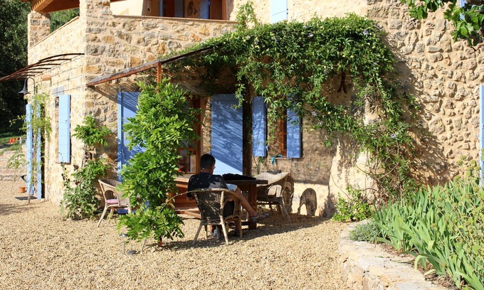 Entrecasteaux House | Country house with pool, secluded location between vineyards, meadows and forest