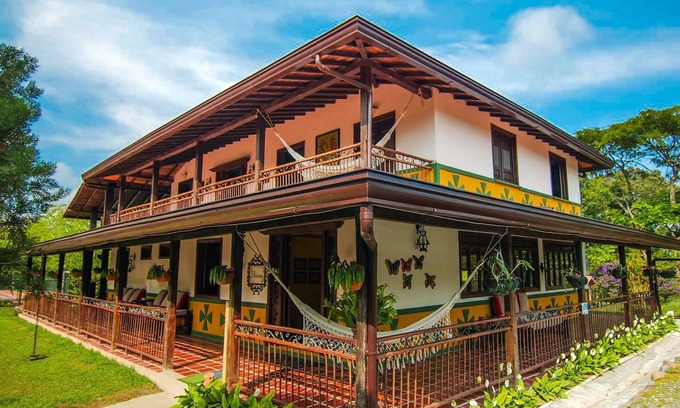 Armenia Ski Chalet | Country House With Swimming Pool And Jacuzzi - 10 Minutes From Colombia's Coffee Park