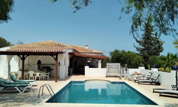 La Parata Cottage | Country House with Pool and Garden, 6 Bedrooms, 4 Bathrooms. A/C. Internet