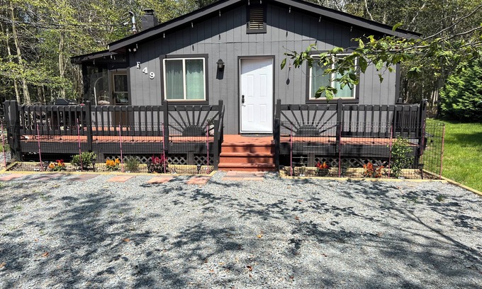 Tobyhanna Cabin | Country life, Escaping city life
