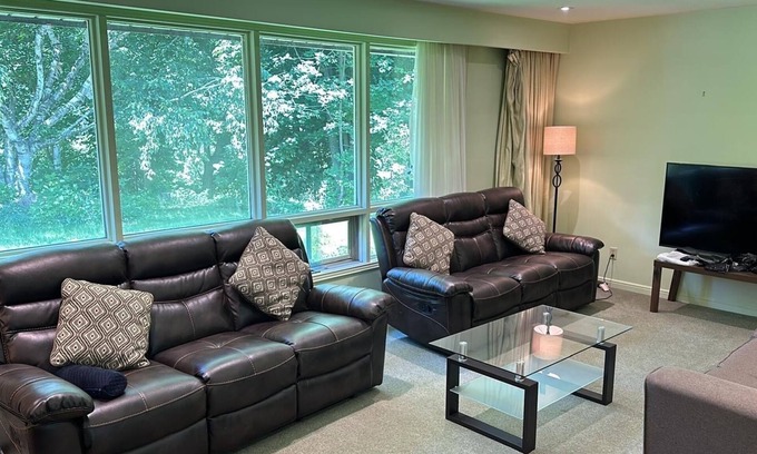 West Lincoln House | Country style house