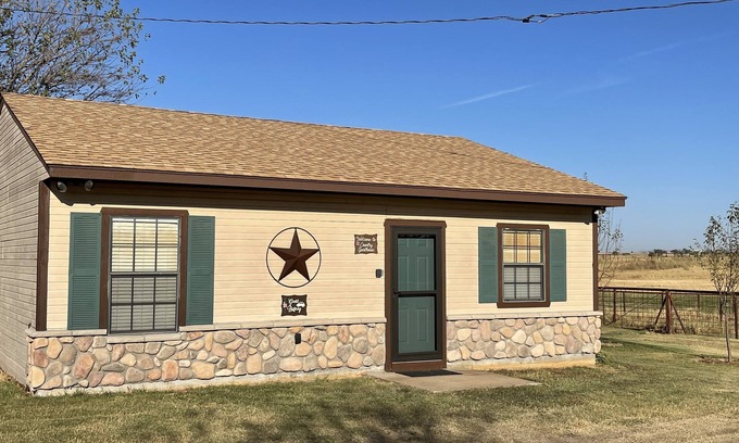 Comanche County House | Countryside Guesthouse