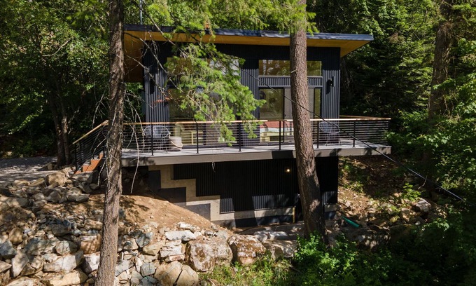 Sandpoint House | Couple's Cabin Retreat w/ Views of Lake Pend Oreille