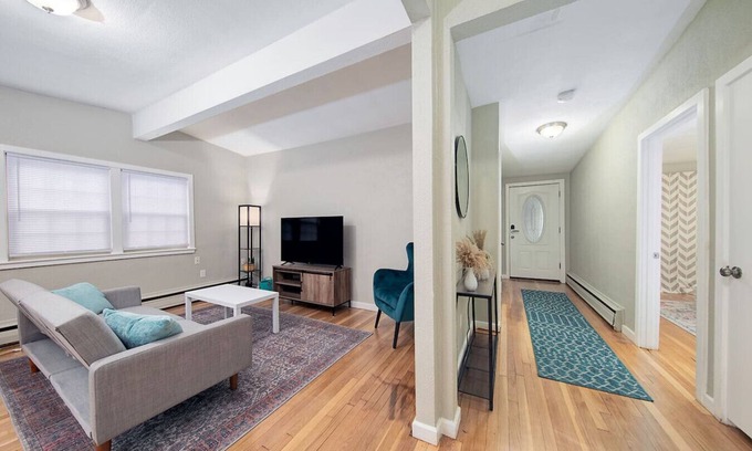 Marblehead Apartment | Couples & Beach lovers Meet your needs here