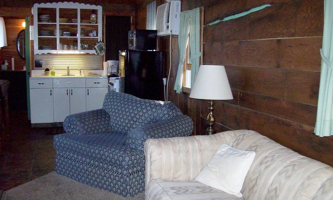 Shell Knob Cabin | Couples Only Cabin at the Green Cocoon on Table Rock Lake
