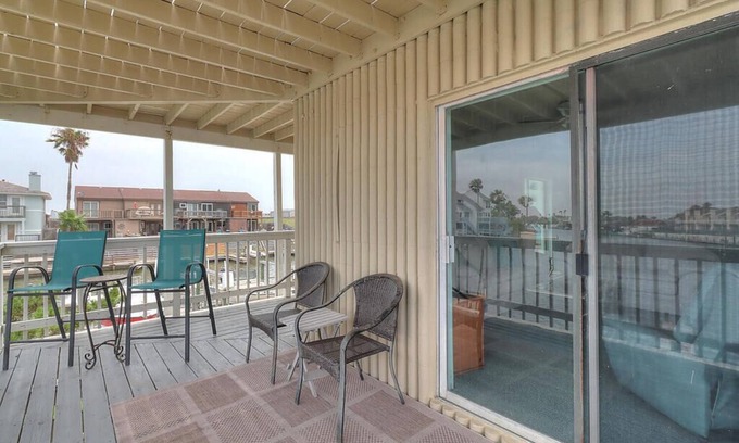 Corpus Christi Condo | Couples retreat on canal, Serene sunset views, 1.3 miles to beach-NEW ON MARKET!