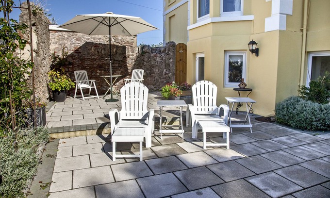 Torquay City Centre Bed & Breakfast | Court Prior Boutique B&B and Apartment