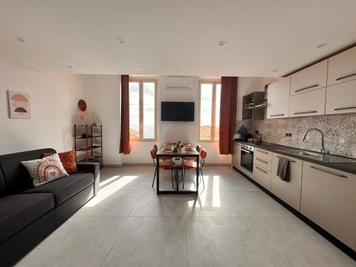 Roquebrune-Cap-Martin Apartment | Courts & Coasts few steps from Tennis courts, Country Club and Montecarlo Beach