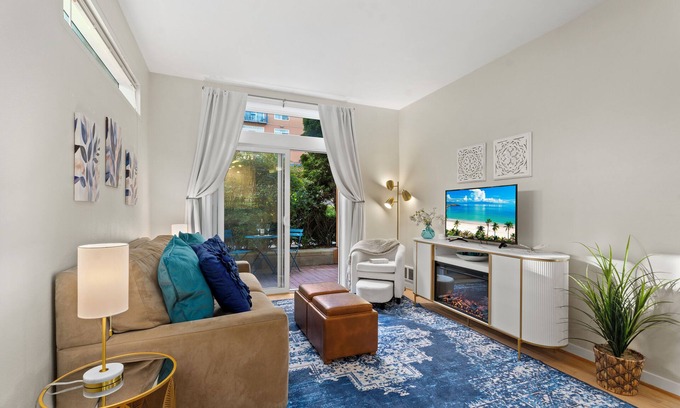 Belltown Condo | Courtyard Garden Oasis! with Pool & Parking