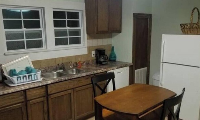 Stillwater House | ;Cowboy's Cottage on Fern